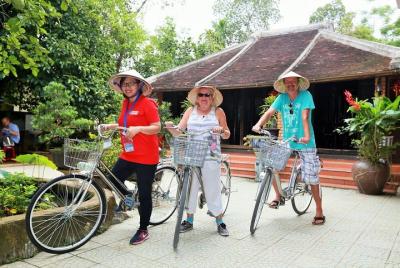Hue Village Discovery Small Group Tour By Road Bike and Foot