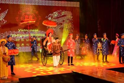 VIETNAMESE TRADITIONAL COSTUME - AO DAI SHOW AND DINNER in HUE CITY