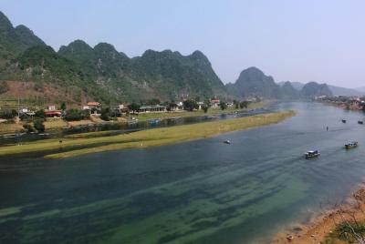 TOUR TO THE CAVES - Paradise & Phong Nha caves tour from Dong hoi