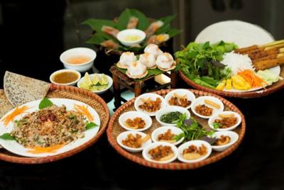 Hue Flavor Street Food Tour by Cyclo