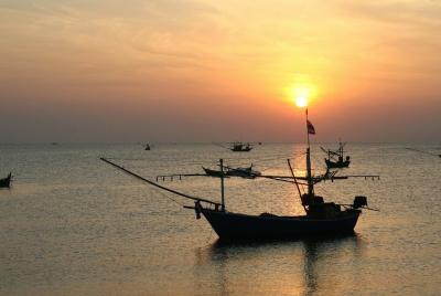 SUNSET CRUISE AND NIGHT SQUID FISHING in PHU QUOC SUNSET CRUISE AND NIGHT SQUID FISHING in PHU QUOC