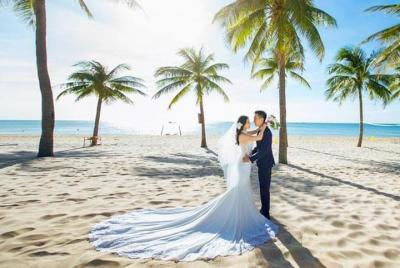 Private Photo Session with a Local Photographer in Phu Quoc Island Private Photo Session with a Local Photographer in Phu Quoc Island