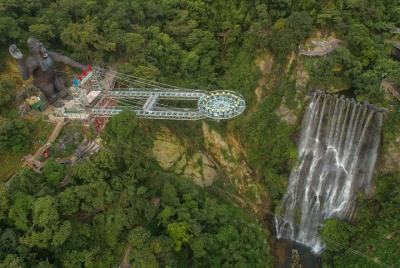 Private Day Tour to Gulong Canyon Glass Bridge from Guangzhou Private Day Tour to Gulong Canyon Glass Bridge from Guangzhou