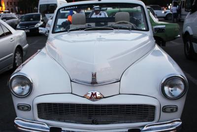 Yerevan tour with drinks in Stalin's car with photography (Yereva