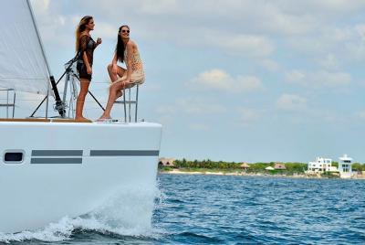 Isla Mujeres Sailing with Snorkeling, Lunch and Open Bar