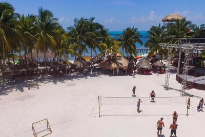 Isla Mujeres Day Tour with Beach Club and Buffet Lunch from Cancu