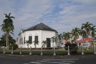Small-Group Suriname City Walking Tour with Guide