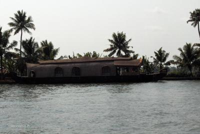 Cochin Day Excursion to Backwaters. Cruise on a journey of houseboat with lunch Cochin Day Excursion to Backwaters. Cruise on a journey of houseboat with lunch