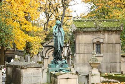 Paris Père Lachaise Cemetery: Famous Graves of Paris Walking Tour