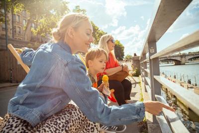 Bonjour Paris! Your Fun Family Intro Private Tour