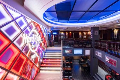Skip the Line: Hard Rock Cafe Paris Including Meal 