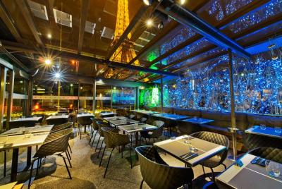 Bistro Parisien 3-Course-Dinner and Seine River Sightseeing Cruis Bistro Parisien 3-Course-Dinner and Seine River Sightseeing Cruis