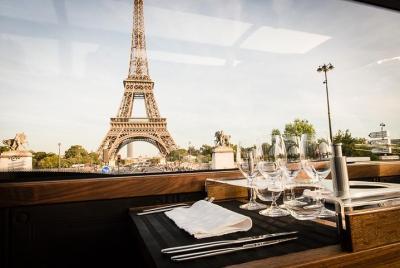 Luxury Paris Bus Dining Experience