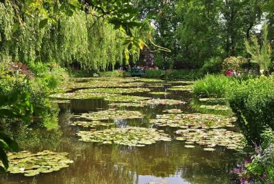 Giverny with Minivan