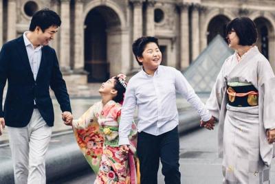 Paris: Treasure hunt & Playground Family Group Tour 