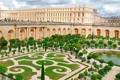 Guided tour of Versailles by train from Paris