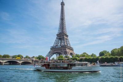 Disneyland® to Paris - Cruise on the seine Disneyland® to Paris - Cruise on the seine