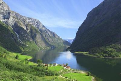Private Full-Day Round Trip from Oslo to Sognefjord via Flåm Rail Private Full-Day Round Trip from Oslo to Sognefjord via Flåm Rail