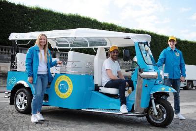 Private City Tour in an Electric Tuktuk in Paris