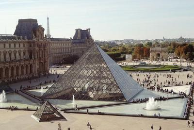Shared Layover Tour in Paris from CGD Airport Shared Layover Tour in Paris from CGD Airport
