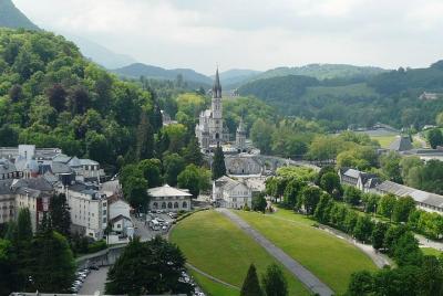 LOURDES Sanctuary: In the Life of St.Bernadette, Private Tour from Paris