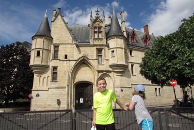 Le Marais Treasure Hunt - Kids & family Tour