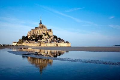 Mont Saint Michel Guided Tour with Abbey Visit from Paris