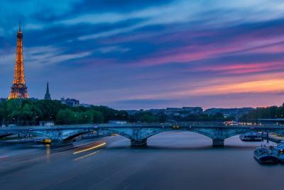 Seine River Cruise & French Crepe Tasting At The Foot of the Eiff