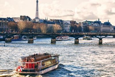 Paris River Seine Lunch or Dinner Cruise Paris River Seine Lunch or Dinner Cruise