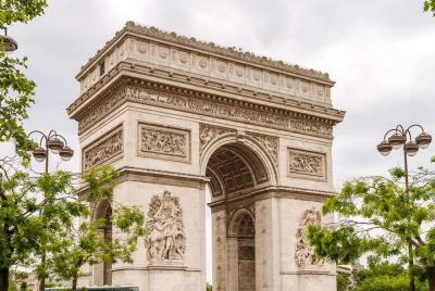 Arc de Triomphe and Seine River Cruise 