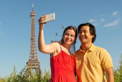 Lunch at the Eiffel Tower with Seine River Cruise & Immersive Paris City Tour