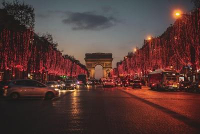 Joyeux Noël: Christmas In Paris