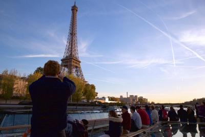 Paris in a Day: Montmartre, Eiffel Tower, Seine River Cruise & Louvre