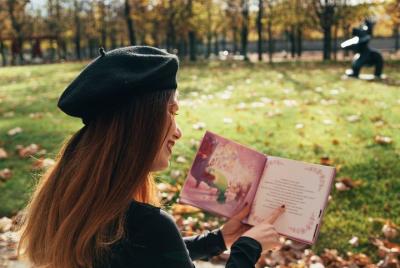 Withlocals Live Online Experience - Storytelling for Kids with Christianne 