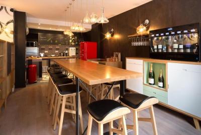 Paris Wine tasting club