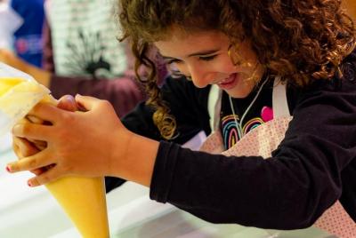 Choux cooking class for kids in Paris