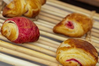 Croissant cooking class for kids in Paris
