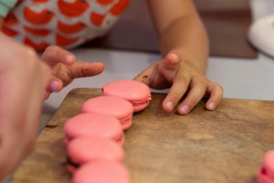 Macaron making class for kids in Paris