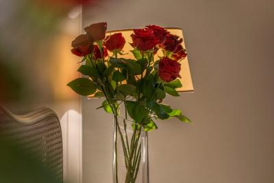 Paris red roses hotel delivery - PER 10 ROSES.