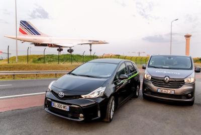 Paris Private Arrival Transfer: Charles de Gaulle (CDG) or Orly (