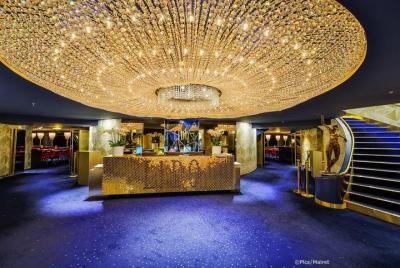 Lido de Paris Private Round-trip Transfer