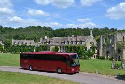 Versailles Round-Trip Shuttle Transfer by Luxury Bus from Paris