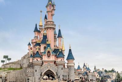 Private transport + Disneyland Paris entrance ticket Private transport + Disneyland Paris entrance ticket