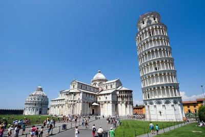 Day trip Leaning tower of Pisa and The Mall Village from Rome