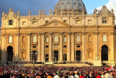 Rome Papa Audience with story of Castel Sant'Angelo & Walking Tour + Ice-Cream