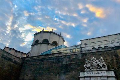 The Vatican City exclusive tour !!! No line !!! With guide !!!