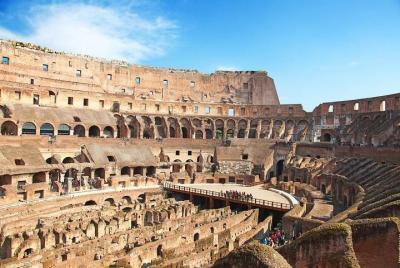 Colosseum and Ancient Rome small group walking Tour in Spanish or
