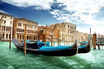 Romantic Venice in one day by high-speed train including Gondola ride