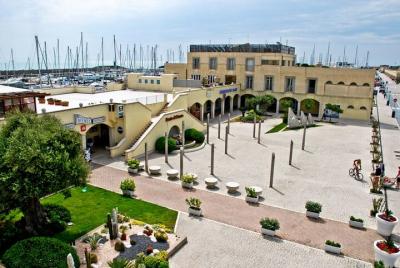 SuperVipYacht Cruise from Rome: Private Fullday Tyrrhenian Sea Excursion