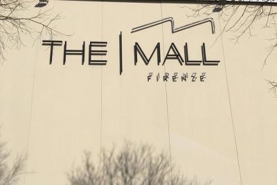 The Mall Luxury Outlet in Tuscany Shopping small group Tour